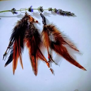 Pendientes de plumas color caoba